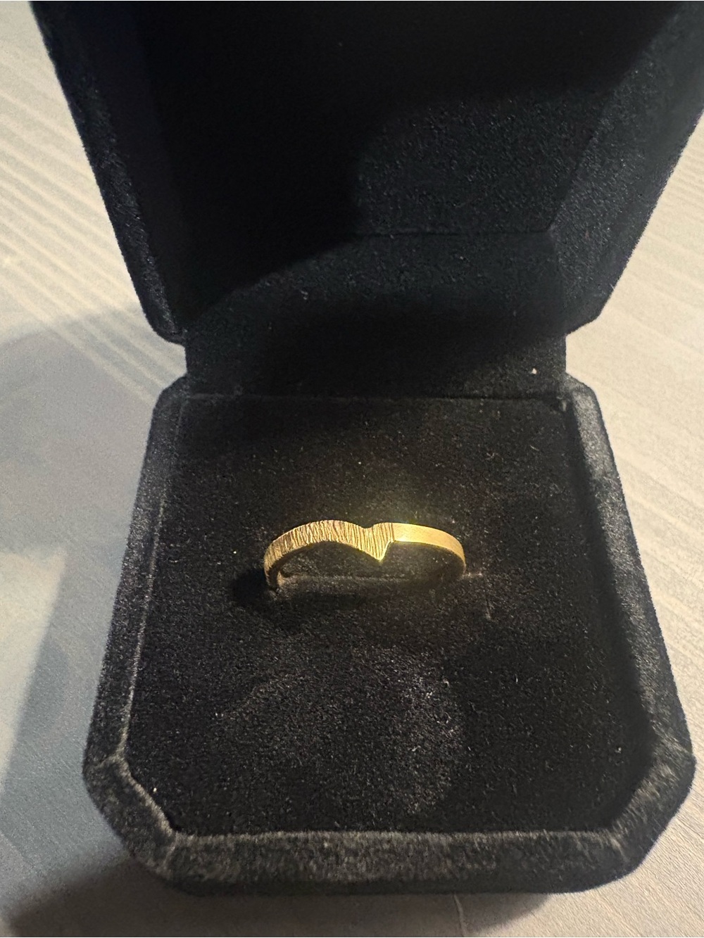 Vintage Solid 18K Yellow Gold Chevron Wedding Band - Textured V-Shaped Stacking